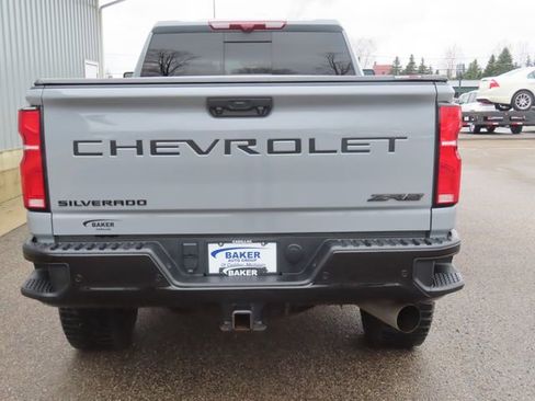 Used 2024 Chevrolet Silverado 2500 ZR2 w/ Technology Package AWD/4WD image 11