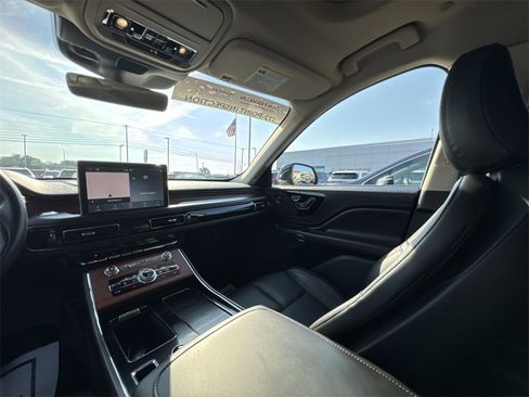 Used 2022 Lincoln Aviator Reserve image 11