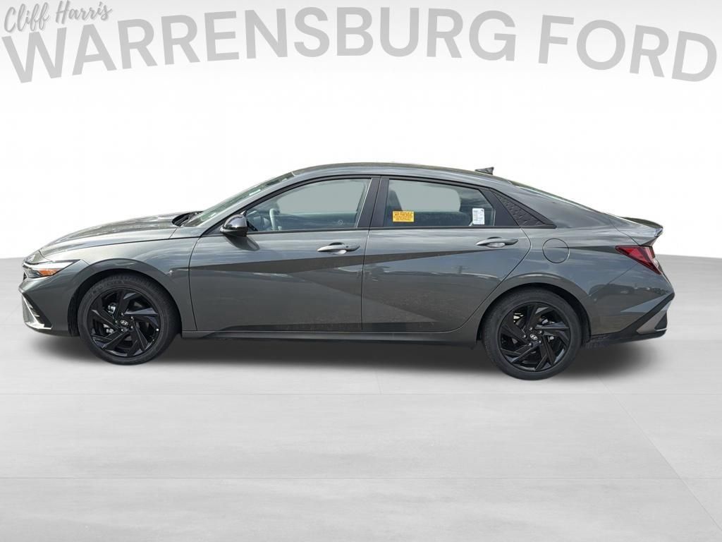 Used 2026 Hyundai Elantra Sport FWD image 4