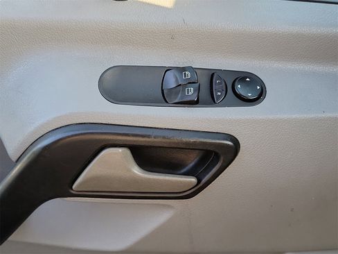 Used 2013 Mercedes-Benz Sprinter 2500 image 31