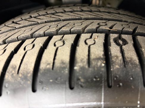 Used 2024 Tesla Model Y Performance image 31