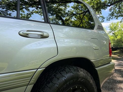 Used 2001 Toyota Land Cruiser AWD/4WD image 26