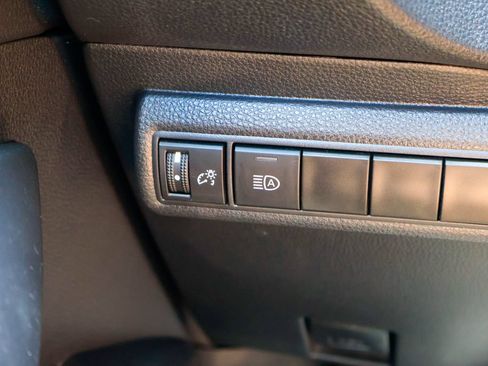 Used 2022 Toyota Corolla LE FWD image 19