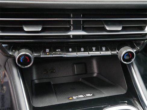 Certified 2025 Chevrolet Traverse LT image 17