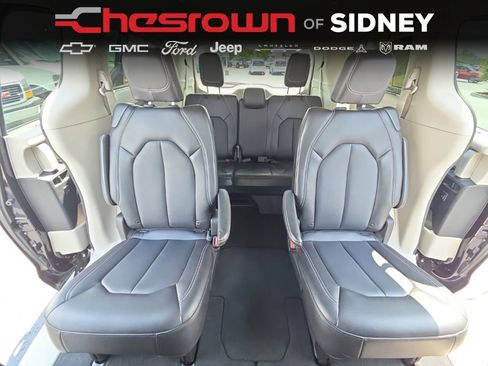 Used 2024 Chrysler Pacifica Touring-L w/ Uconnect Theater Family Group AWD/4WD image 27