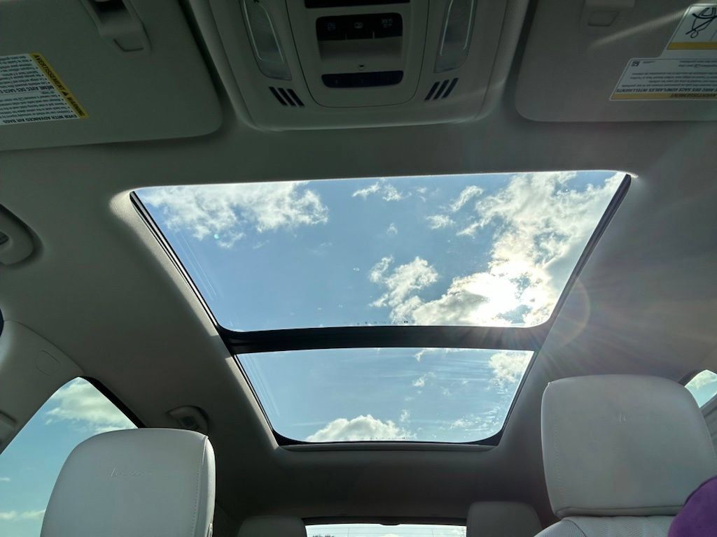 Certified 2023 Buick Envision Avenir AWD/4WD image 21