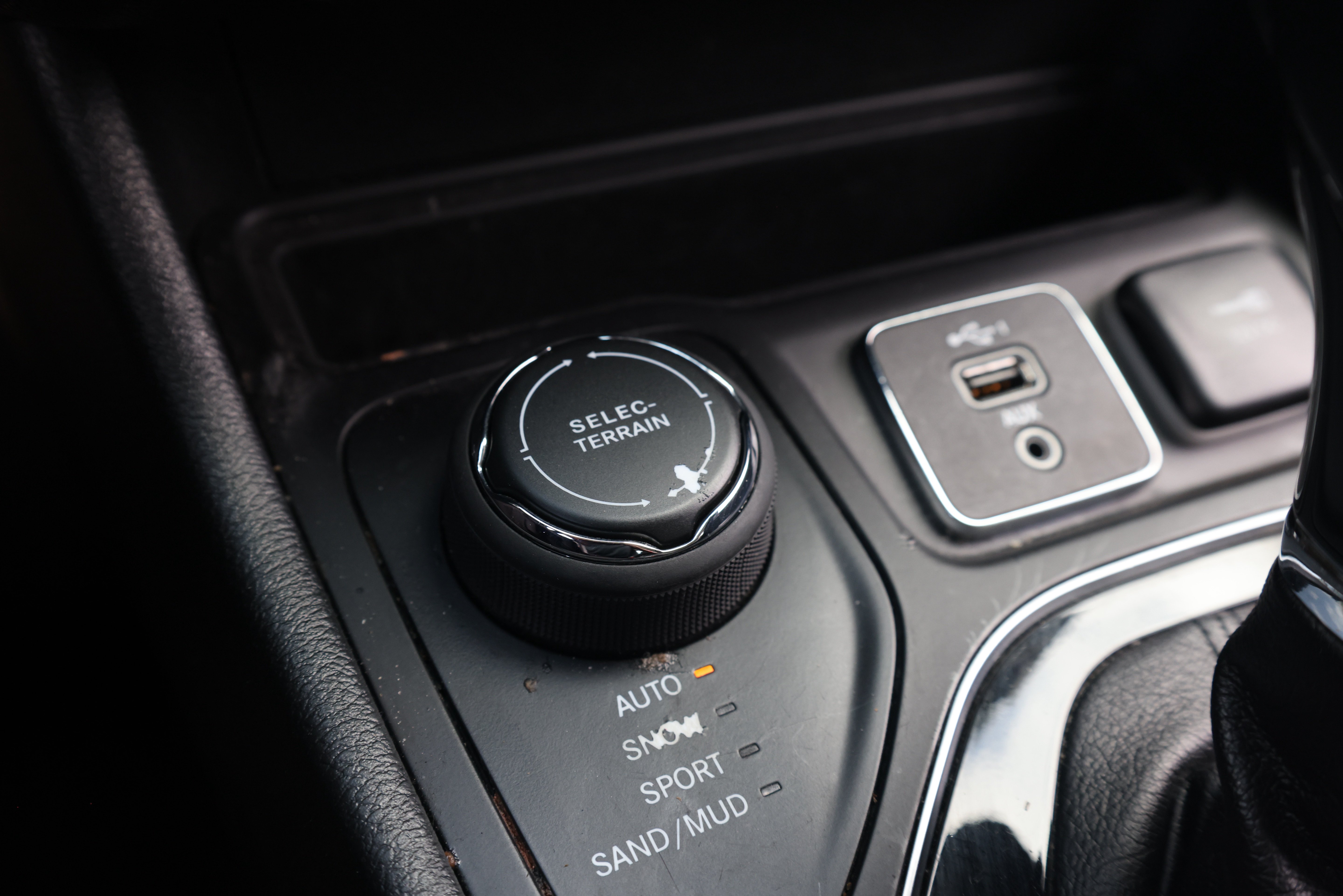 Used 2021 Jeep Cherokee Latitude Plus w/ Sun & Sound Group AWD/4WD image 14