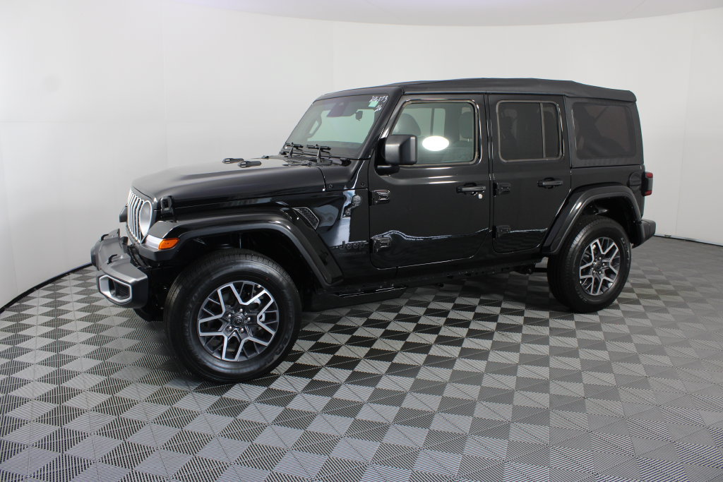 Used 2026 Jeep Wrangler Unlimited Sahara AWD/4WD image 3