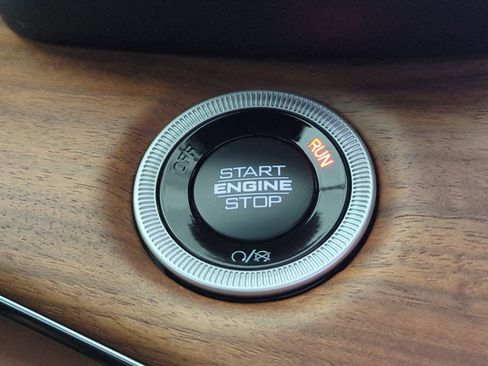 New 2025 Jeep Grand Cherokee Summit image 32