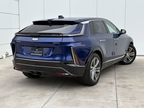 Certified 2024 Cadillac Lyriq Luxury AWD/4WD image 7