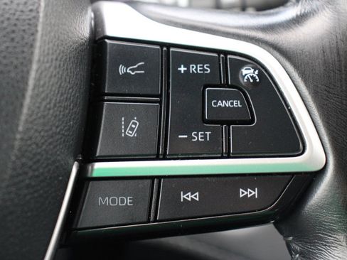 Used 2022 Toyota Highlander XLE image 27