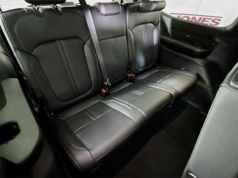 Used 2024 Jeep Wagoneer Base w/ Premium Group I image 33