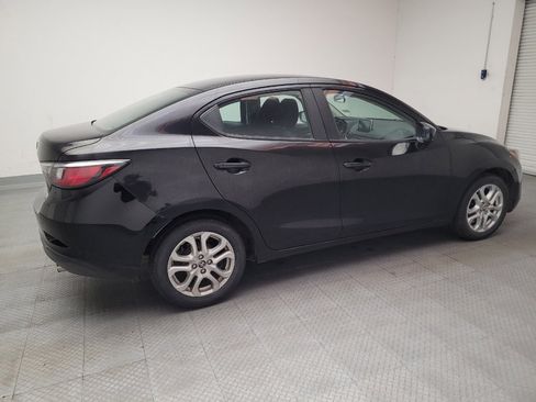 Used 2017 Toyota Yaris iA image 10