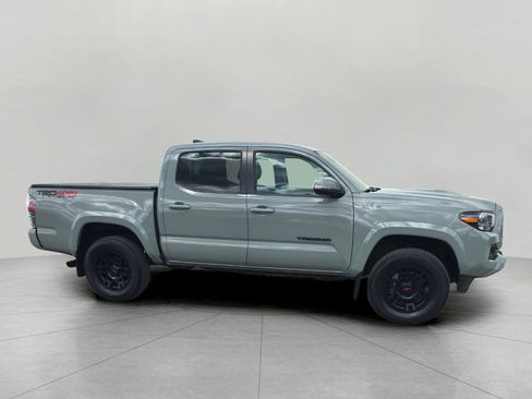 Used 2022 Toyota Tacoma TRD Sport w/ TRD Premium Sport Package AWD/4WD image 10
