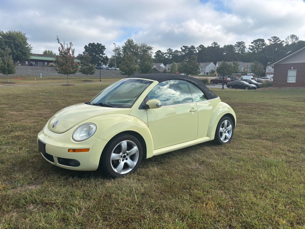 Used 2006 Volkswagen Beetle Convertible w/ Package 2 FWD image 1