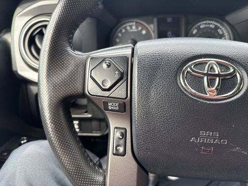 Used 2016 Toyota Tacoma TRD Off-Road w/ Premium & Technology Package AWD/4WD image 15