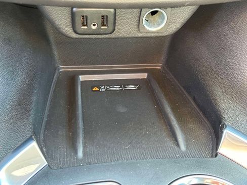 Used 2023 Chevrolet Traverse LT image 30