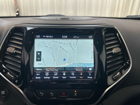 Used 2019 Jeep Cherokee Limited w/ Luxury Group AWD/4WD image 15