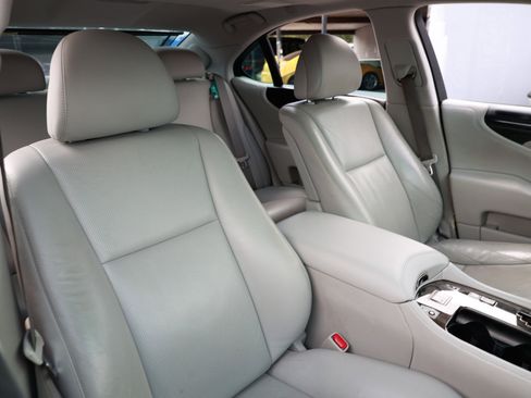 Used 2008 Lexus LS 460 image 16