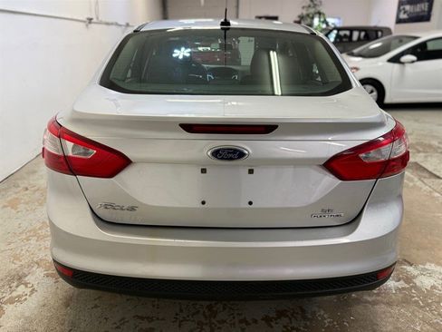 Used 2014 Ford Focus SE w/ SE Winter Package FWD image 6