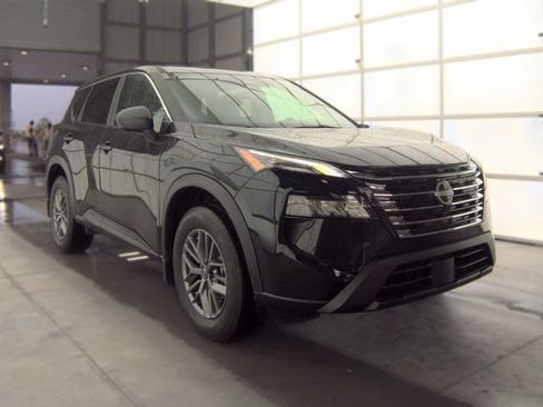 Used 2025 Nissan Rogue S FWD image 11
