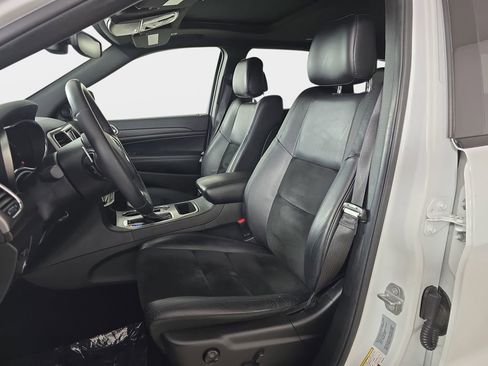 Used 2017 Jeep Grand Cherokee Altitude AWD/4WD image 18
