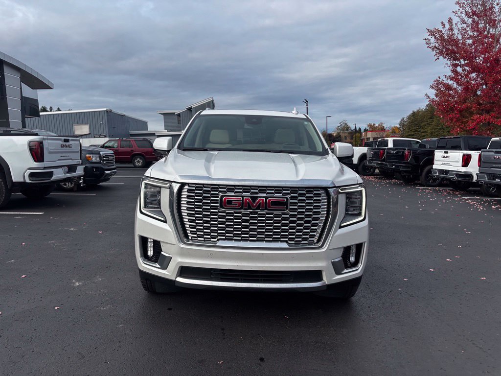 Used 2023 GMC Yukon Denali AWD/4WD image 3