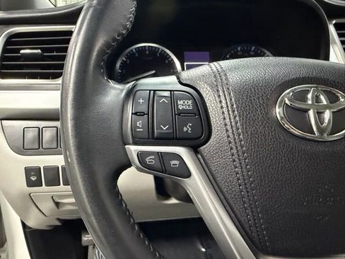 Used 2016 Toyota Highlander XLE AWD/4WD image 21