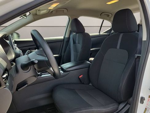 Used 2024 Nissan Sentra SV FWD image 11