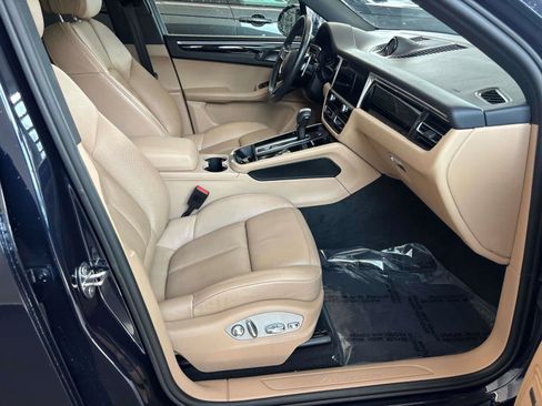 Used 2023 Porsche Macan AWD/4WD image 13