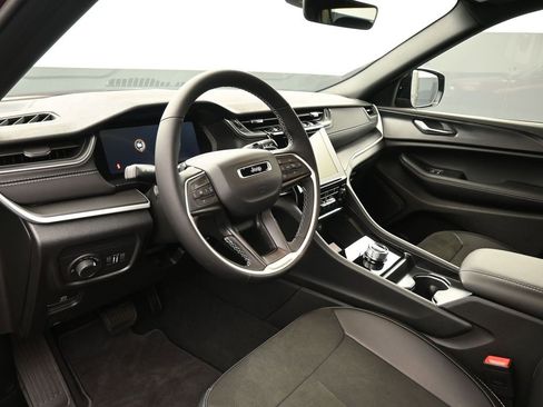 New 2025 Jeep Grand Cherokee L Altitude image 10