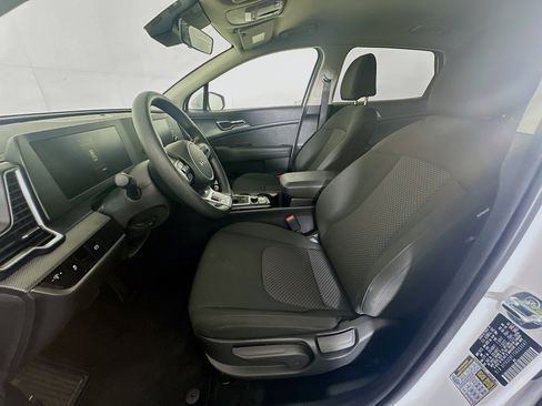 Used 2025 Kia Sportage LX image 13