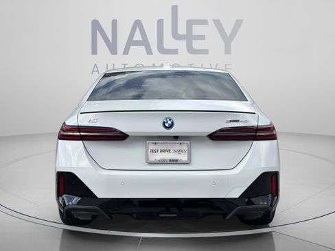 Used 2026 BMW i5 eDrive40 w/ M Sport Package AWD/4WD image 3