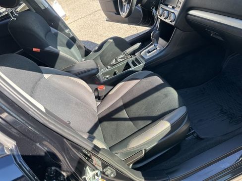 Used 2017 Subaru Crosstrek 2.0i Premium image 32