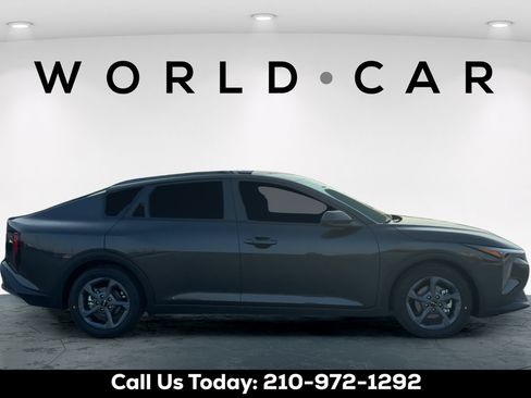 Used 2026 Kia K4 FWD image 2