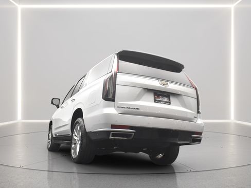 Used 2022 Cadillac Escalade Premium Luxury AWD/4WD image 10