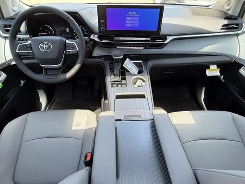 New 2026 Toyota Sienna XLE FWD image 10