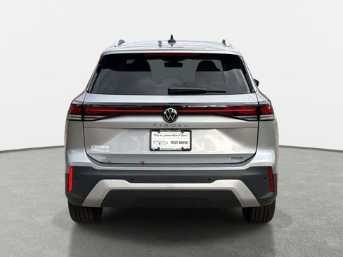 New 2025 Volkswagen Tiguan SE image 29