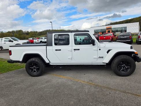 Used 2023 Jeep Gladiator Sport AWD/4WD image 4