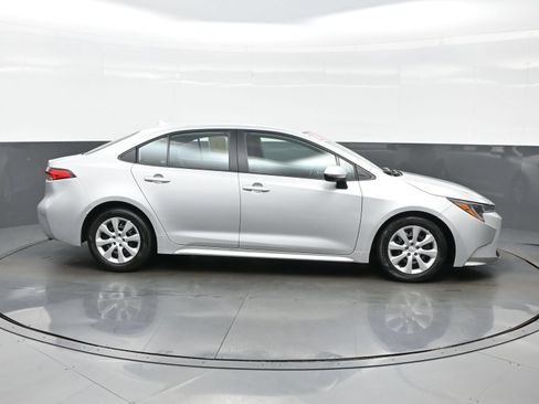 Used 2025 Toyota Corolla LE FWD image 7