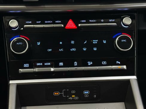 Used 2025 Hyundai Santa Fe SEL AWD/4WD image 18