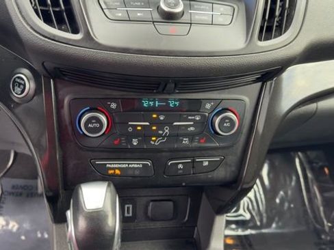 Certified 2019 Ford Escape SE image 17