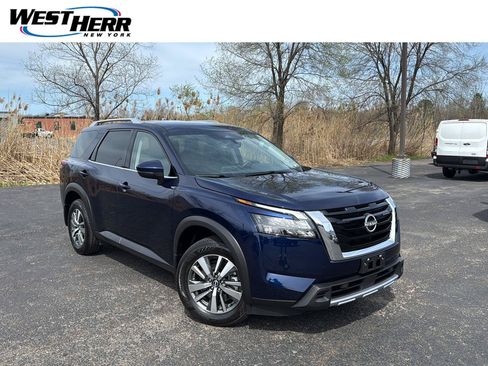 Used 2025 Nissan Pathfinder SL AWD/4WD image 1