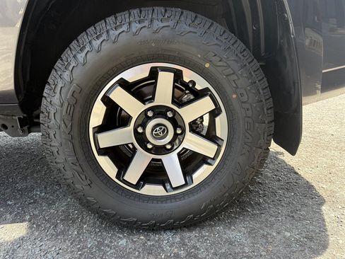 Used 2021 Toyota 4Runner TRD Off-Road Premium w/ Moonroof Package AWD/4WD image 7
