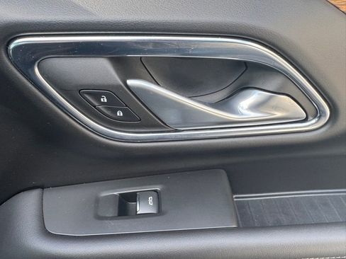 Used 2022 Chevrolet Suburban High Country image 38