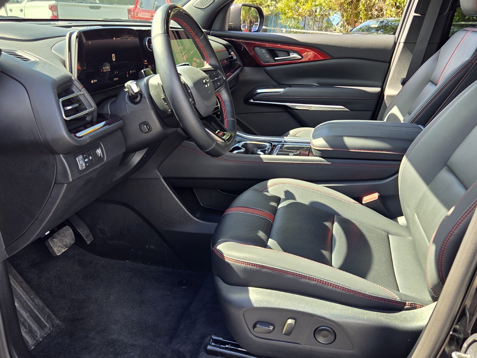 Used 2026 Chevrolet Traverse RS FWD image 9