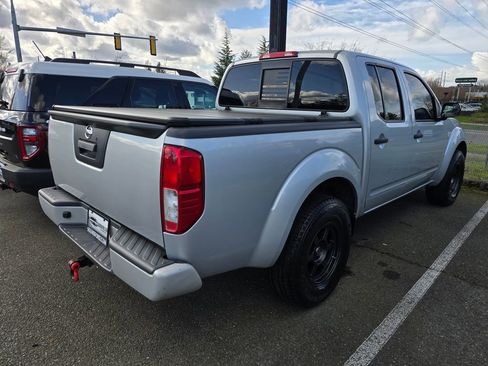 Used 2015 Nissan Frontier SV image 3