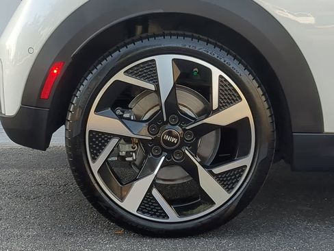 Used 2025 MINI Cooper 2-Door Hardtop image 13