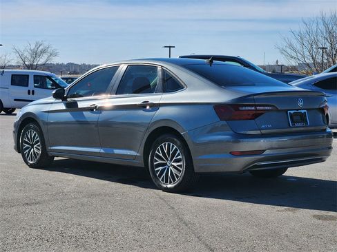 Used 2021 Volkswagen Jetta SE image 3