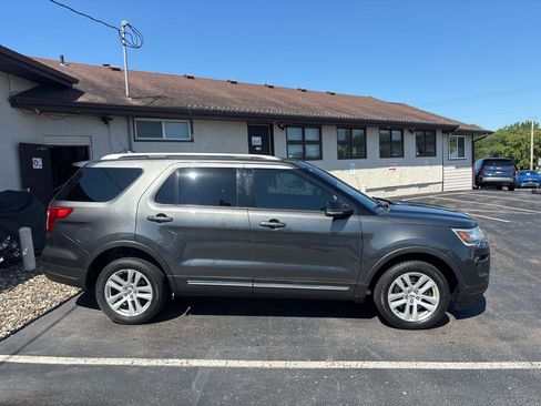 Used 2018 Ford Explorer XLT w/ Equipment Group 202A AWD/4WD image 2